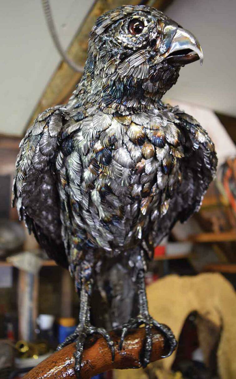 全球钣金新闻-金属制造狂：焊工制作动物的金属钣金-南昌贺亮食品安全管理有限公司