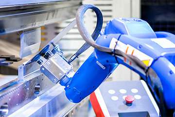 钣金行业资讯-采用机器人钣金折弯，钣金加工行业已经不再需要大批量的尺寸来使用机器人折弯机-南昌贺亮食品安全管理有限公司