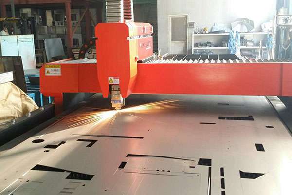 使用激光切割机精密度明显提升-南昌贺亮食品安全管理有限公司